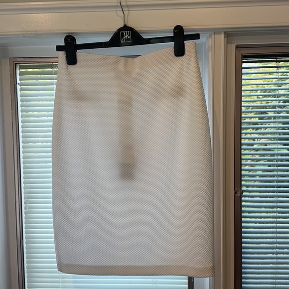 Joseph ribkoff white skirt brand new NWT few - Picture 3 of 5